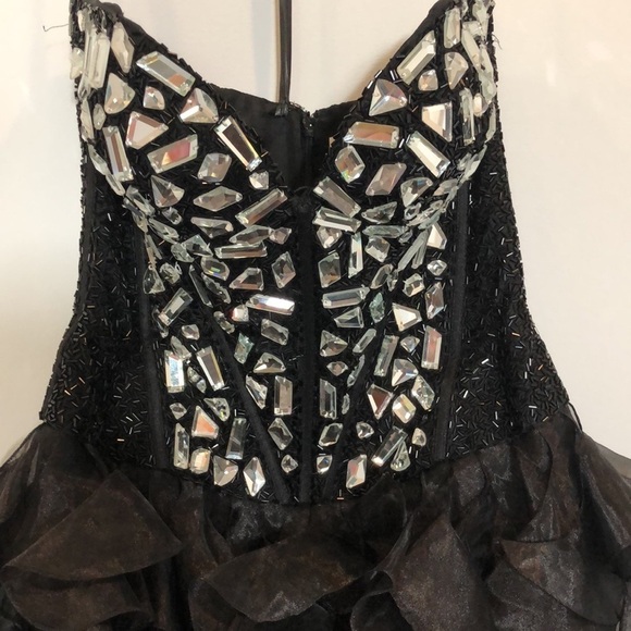 Sherri Hill Black Ruffled Gown Size 6 - Picture 5 of 16